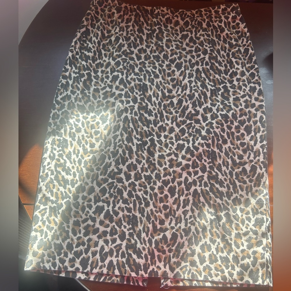 🐆 J.Crew Leopard print pencil skirt!! Size 2